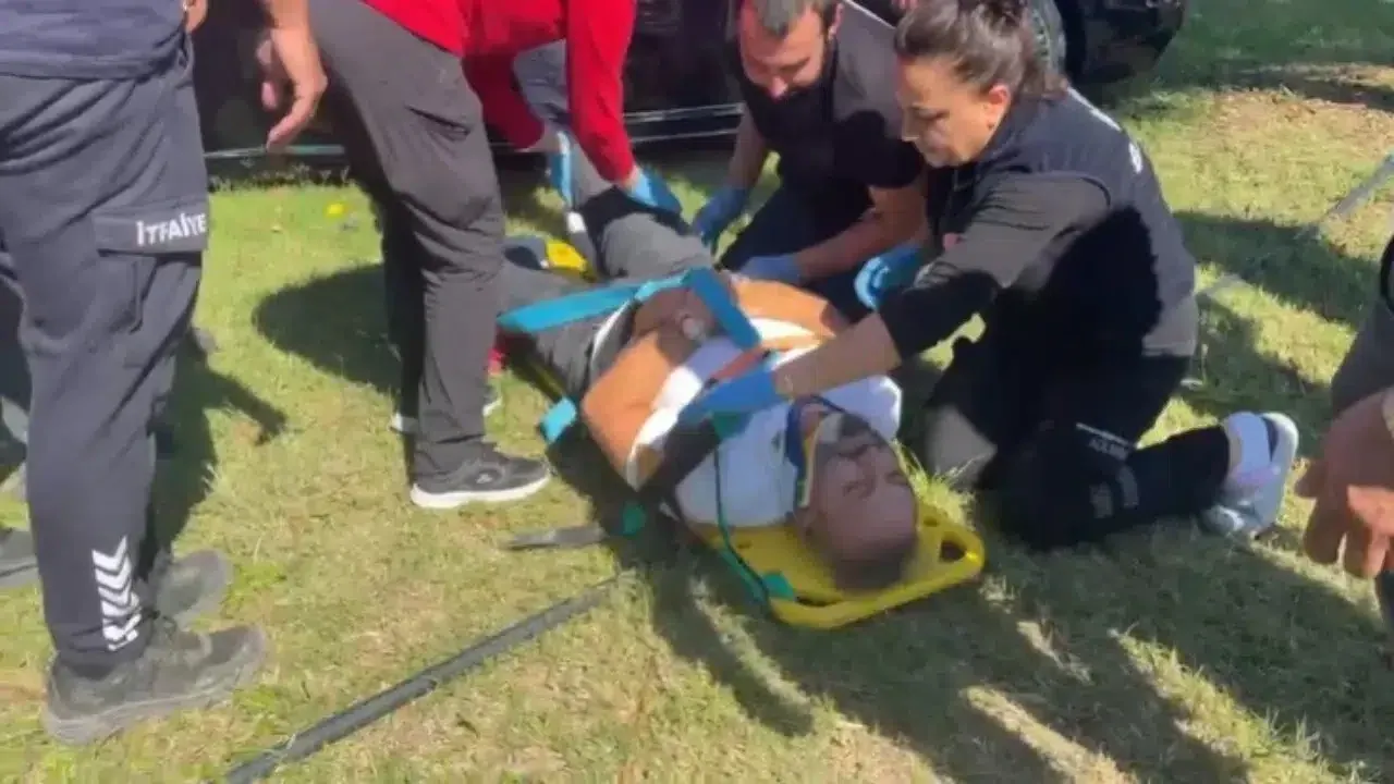 Alanya'da Yolcu Midibüsü ile Otomobil Çarpıştı: 2 Yaralı — Akdeniz Gerçek