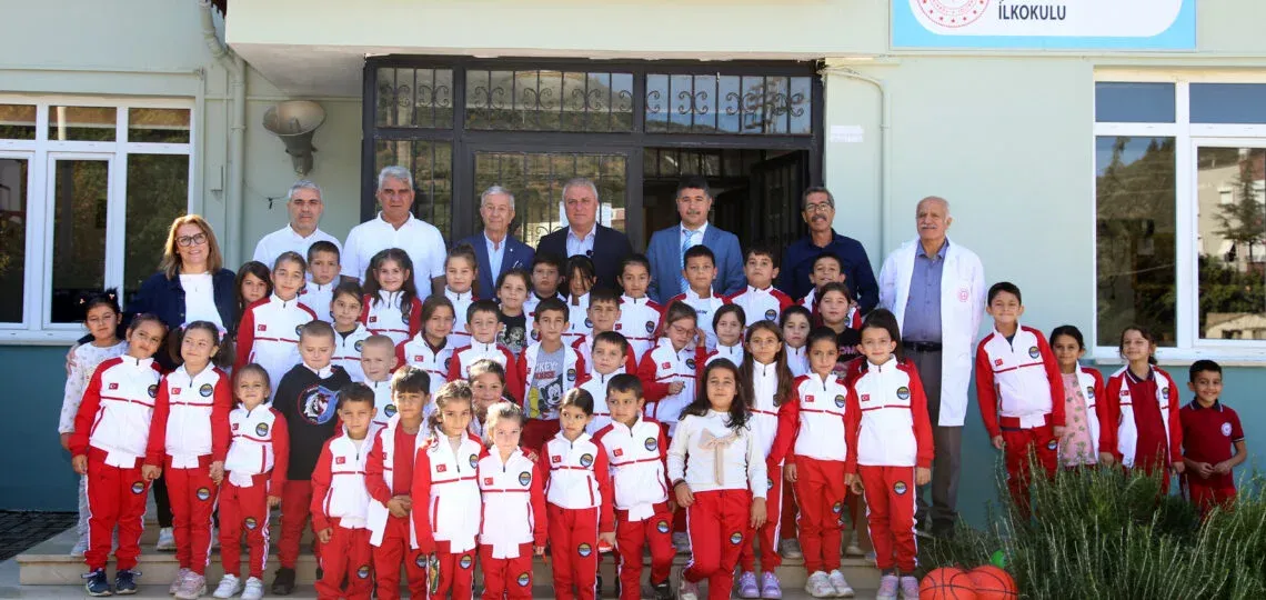 ALTSO’DAN 500’DEN FAZLA ÖĞRENCİYE EŞOFMAN VE SPOR MALZEMESİ DESTEĞİ — Alanya Ticaret ve Sanayi Odası