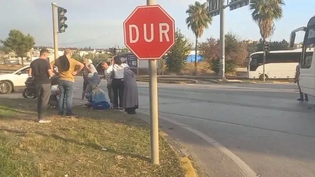 Otel servisi ile motosiklet çarpıştı — Antalya Ekspres
