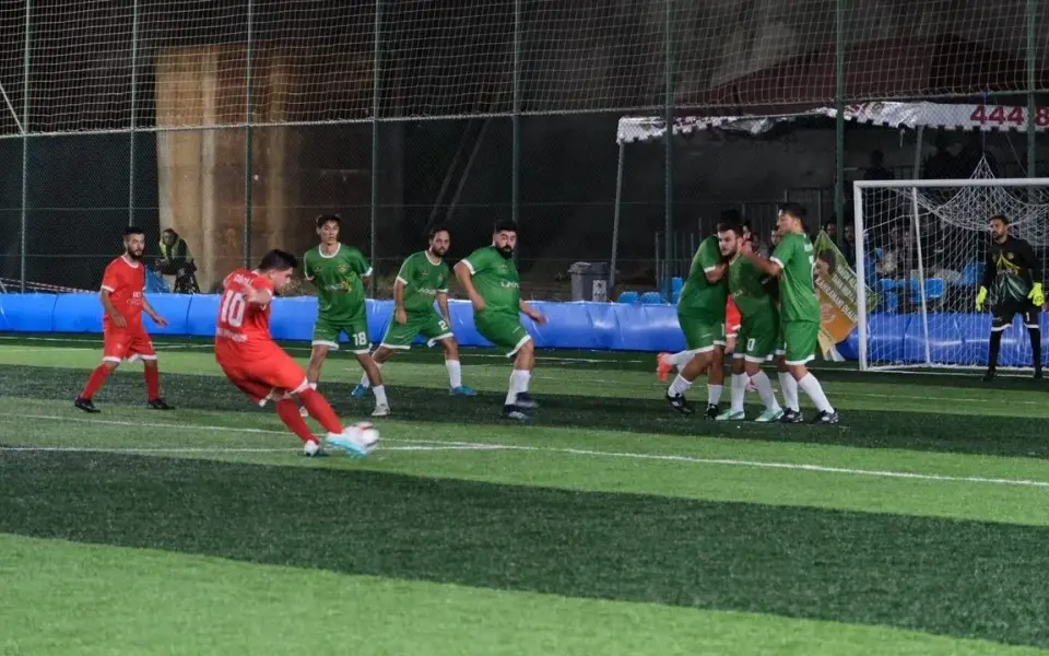 Alanya’da Mahalle Ligi heyecanı başladı: İlk gecede 15 gol — Yeni Alanya Gazetesi