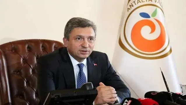 Aksu yangını yeniden hızlandı: Alevler mahallelerin içine yayıldı