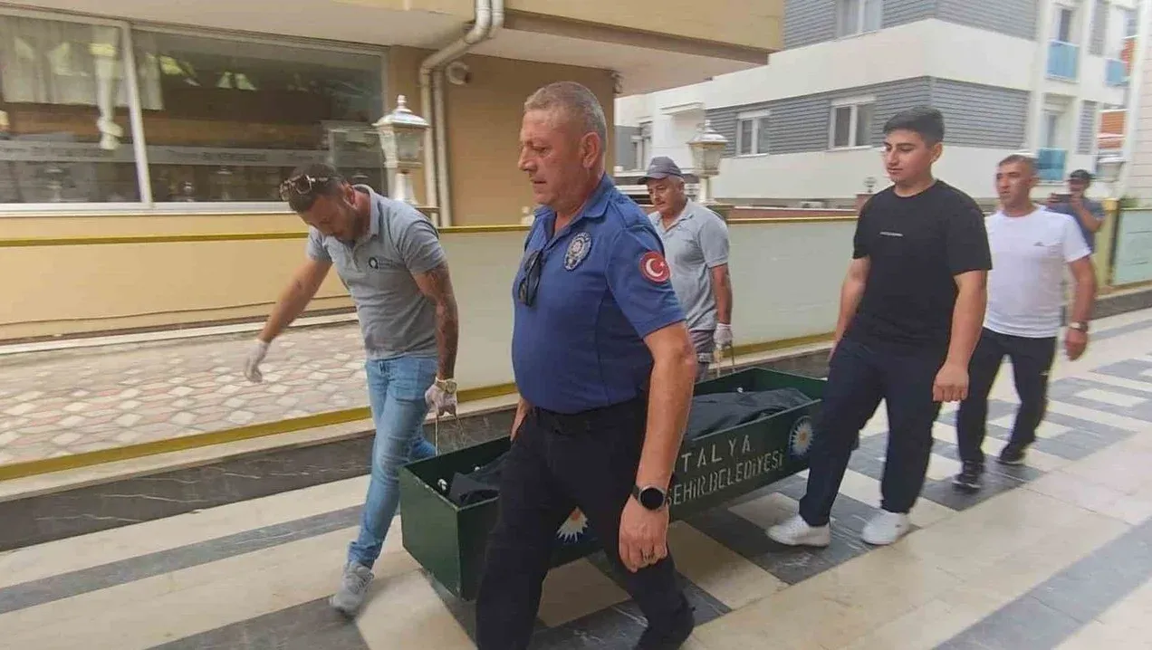 Rus turist Antalya'da konakladığı otelin koridorunda ölü bulundu