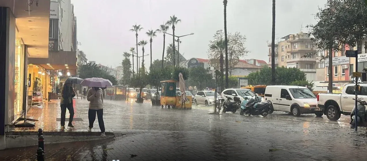 Alanya’da gök gürültülü sağanak yağış bekleniyor