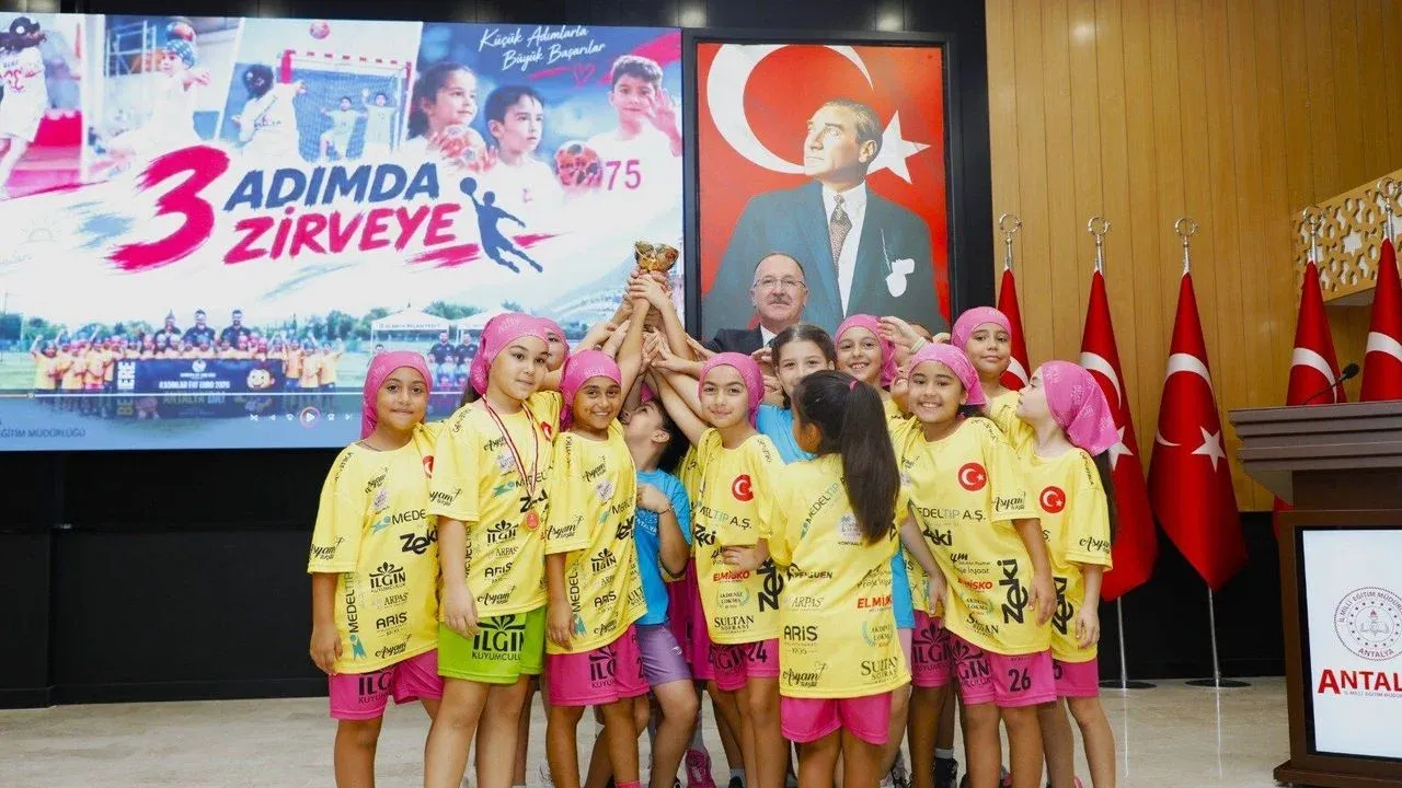 Alanya’da erken yaşta keşfedilen minik sporcular Türkiye şampiyonu