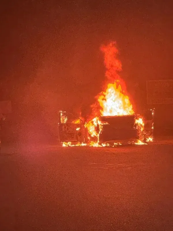 Alanya Tosmur’da otomobil alevlere teslim oldu