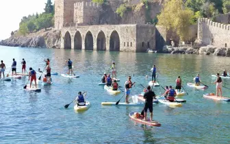 В Аланье провели очистку моря на SUP-досках: внимание привлекли к проблеме микропластика