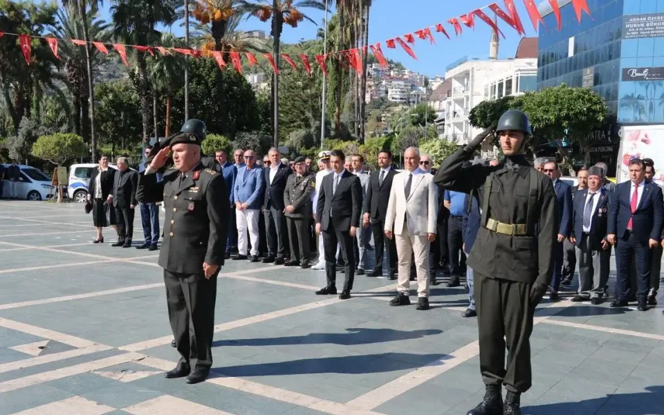 Alanya'da Gaziler Günü için çelenk töreni düzenlendi