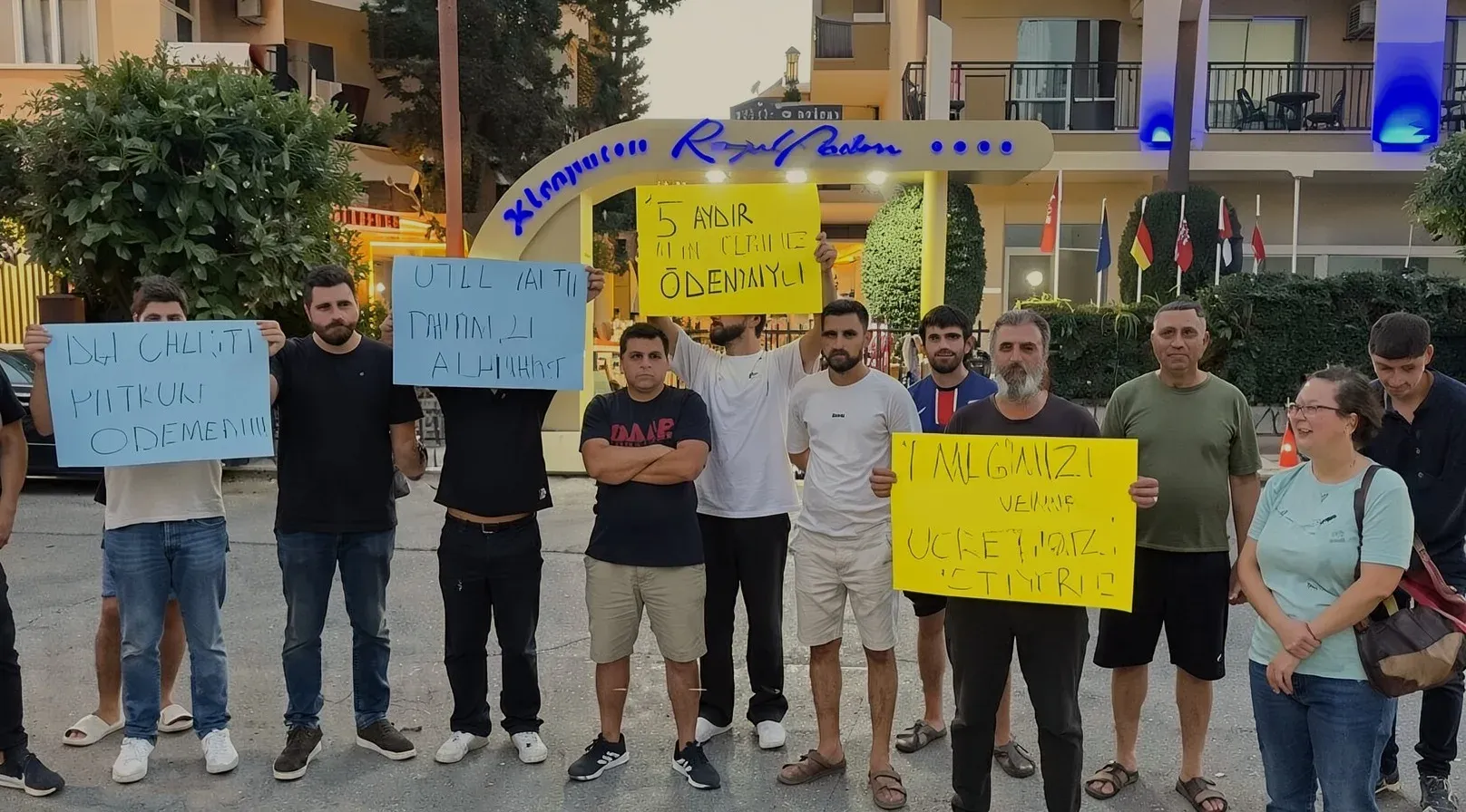 Alanya’da turizm çalışanlarından ücret protestosu: 5 aylık alacak iddiası