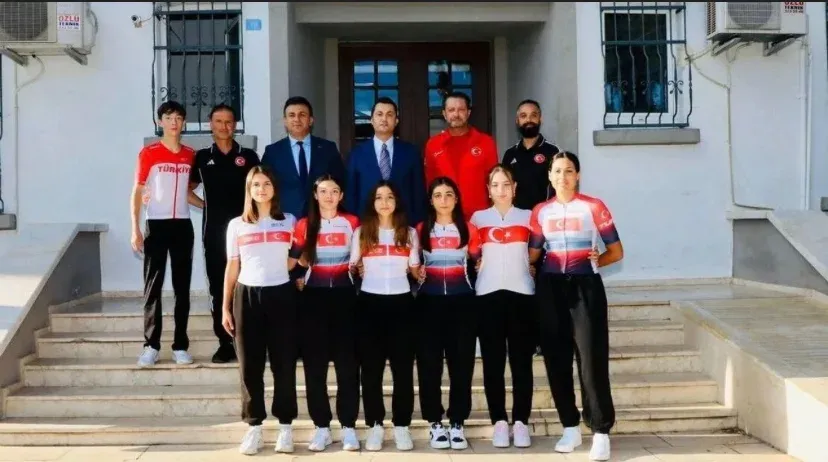 Alanyalı bisikletçiler sezonu 6 Türkiye şampiyonluğuyla tamamladı