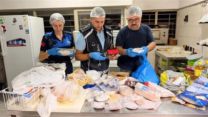 Alanya’da gıda denetiminde 2 işletme mühürlendi.