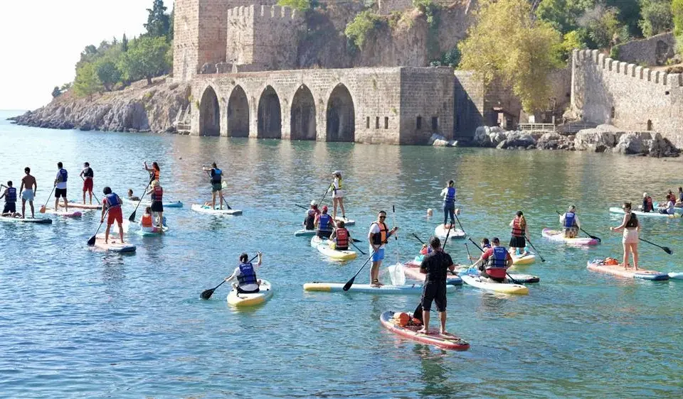 В Аланье провели очистку моря на SUP-досках: внимание привлекли к проблеме микропластика
