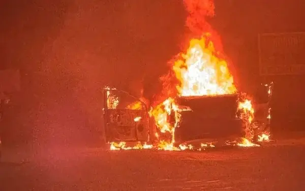 Alanya Tosmur’da otomobil alevlere teslim oldu