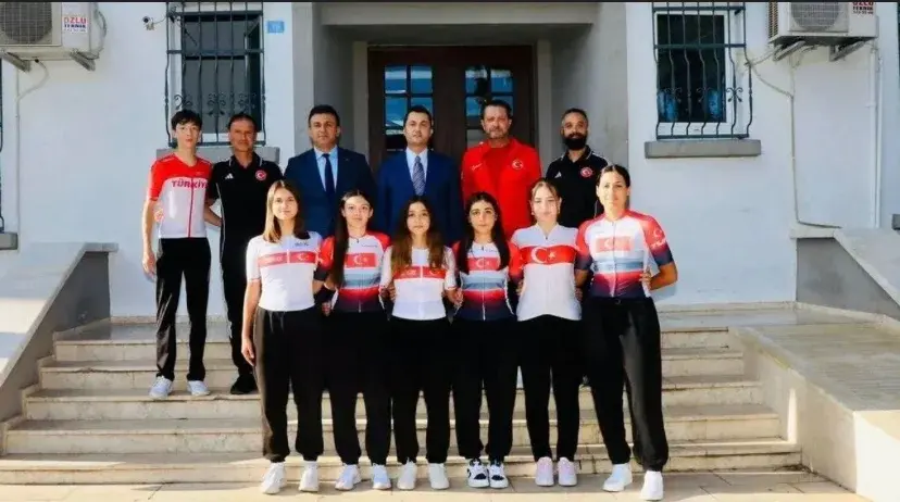 Alanyalı bisikletçiler sezonu 6 Türkiye şampiyonluğuyla tamamladı