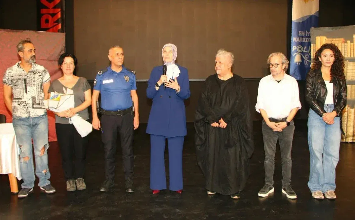 Alanya'da 300 öğrenci için bağımlılıkla mücadele gösterisi