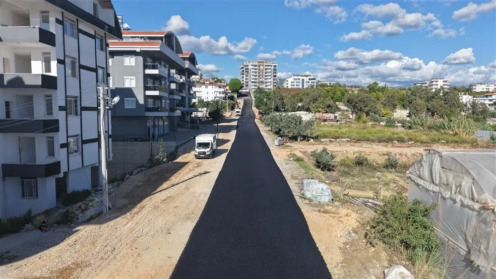 ALANYA BELEDİYESİ’NDEN PAYALLAR’A 3,5 KİLOMETRELİK SICAK ASFALT ÇALIŞMASI