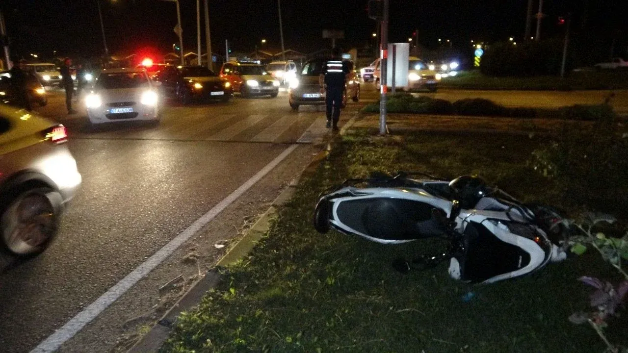 Manavgat'ta emniyet şeridinde motosiklet kazası