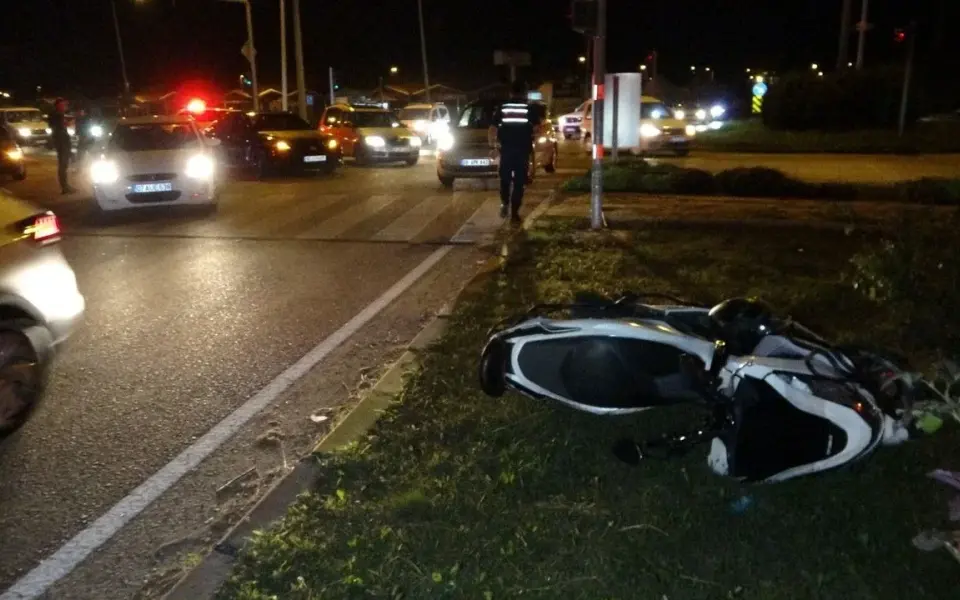 Manavgat'ta emniyet şeridinde motosiklet kazası