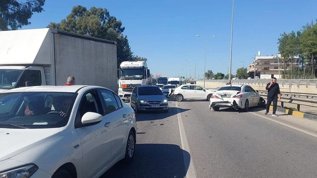 Serik'te zincirleme kaza