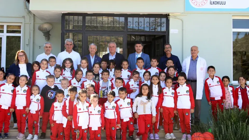 ALTSO’DAN 500’DEN FAZLA ÖĞRENCİYE EŞOFMAN VE SPOR MALZEMESİ DESTEĞİ — Alanya Ticaret ve Sanayi Odası