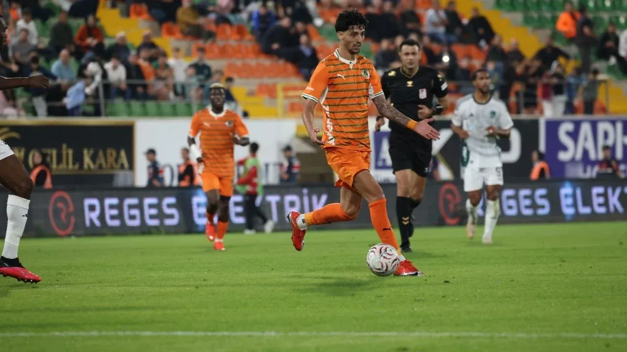 Alanyaspor, Süper Lig’in 9. haftasında Kocaelispor’a 2-1 yenildi