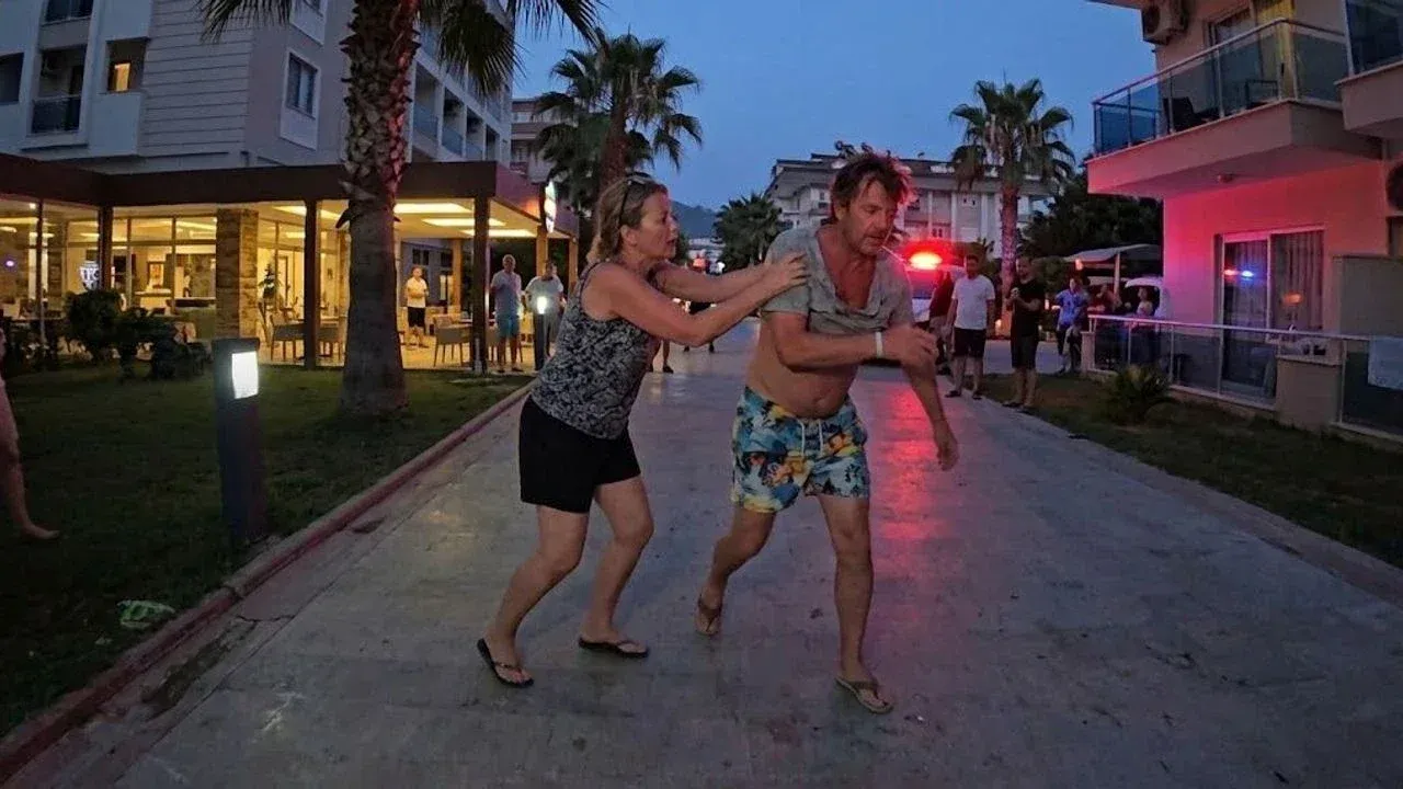 Alanya’da otel merdivenlerinden düşen turist öldü, eşi tutuklandı