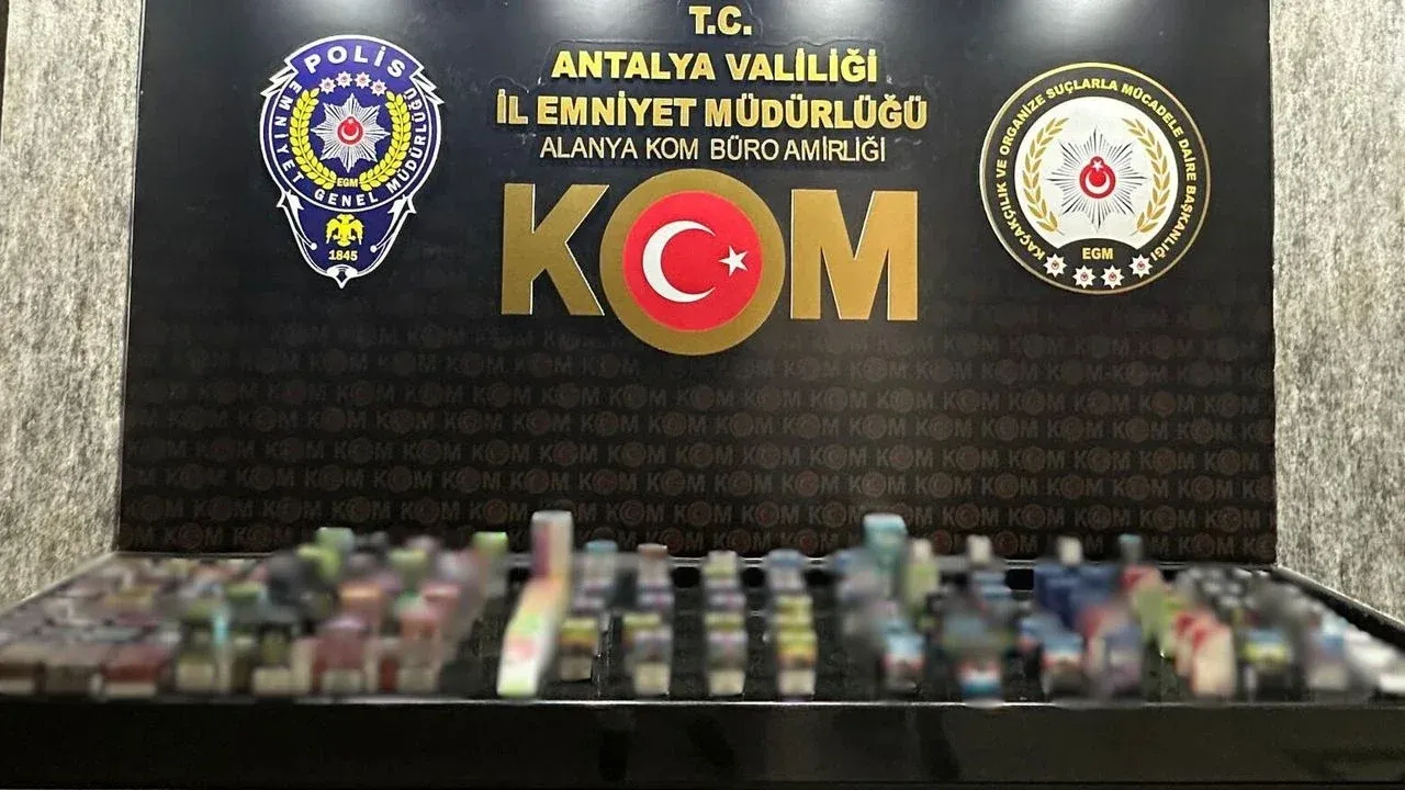 Alanya’da kaçakçılara darbe! Operasyonda binlerce kaçak ürün ele geçirildi — Manşet Alanya