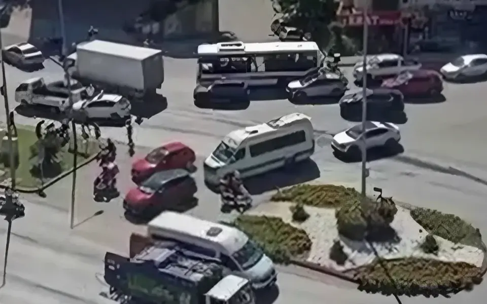 Alanya dikkat! Yola yağ döküldü, aman düşmeyin — Gazete Alanya