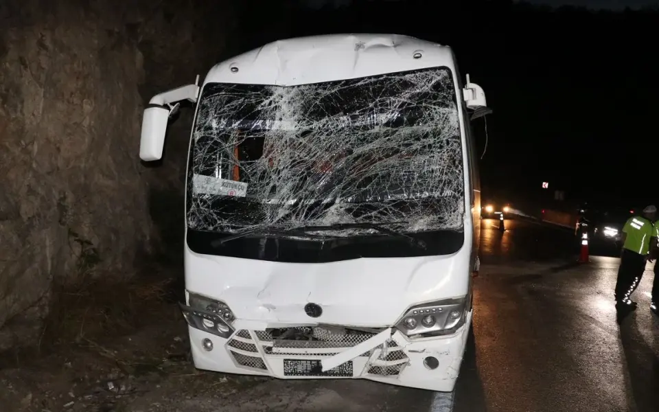 Konyaaltı'da zincirleme kaza: 10 yaralı — Antalya Ekspres