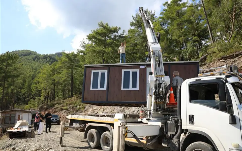 UĞURLU’DA YAŞLI ÇİFT YENİ YUVASINA KAVUŞTU — Alanya Belediyesi