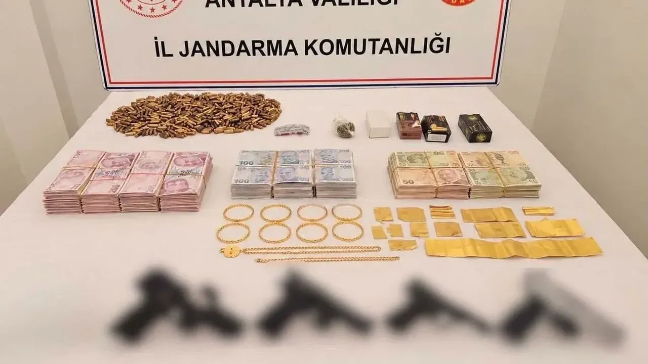 Antalya'da operasyon: 3 gözaltı