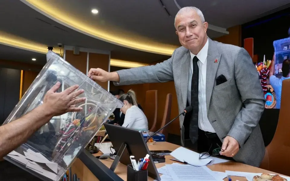 ÖZÇELİK’TEN TOKİ’YE SERT UYARI: “ÇOK YAĞMUR YAĞARSA ÜZÜCÜ GÖRÜNTÜLERLE KARŞILAŞACAĞIZ” — Manşet Alanya