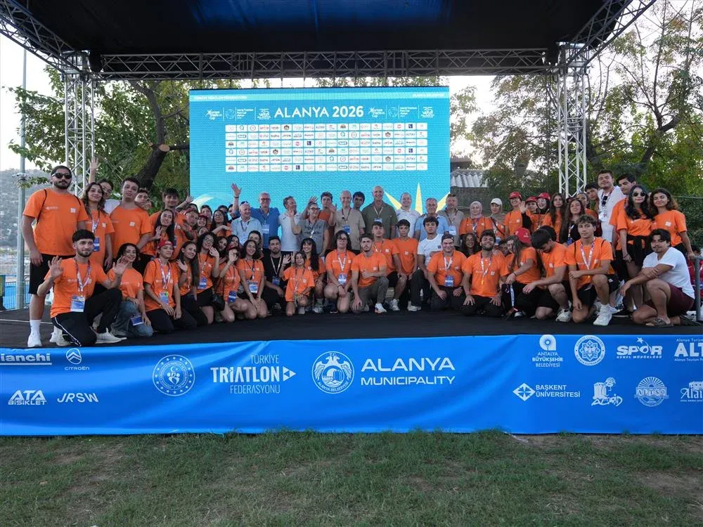 Alanya'da iki günlük triatlon mücadelesi ödül töreniyle sona erdi
